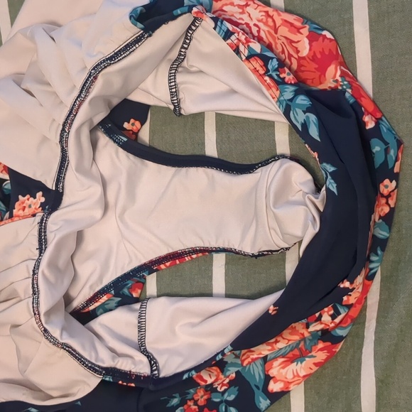 Cocoship Backless Swimsuit Size Large -Like new - Picture 4 of 5